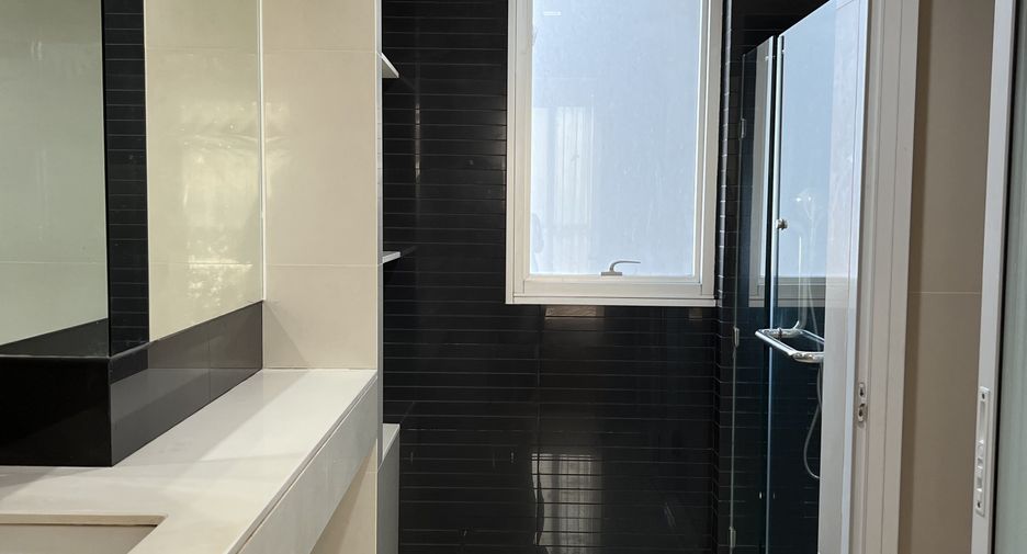 For rent 1 bed condo in Huai Khwang, Bangkok