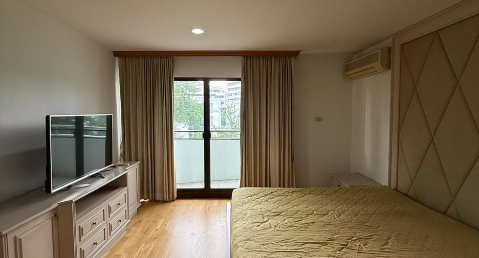 For rent 3 bedrooms condo in Yan Nawa, Bangkok