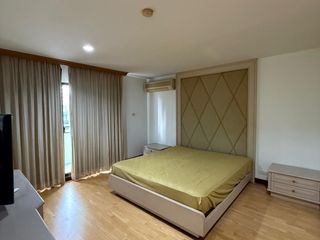 Condo en alquiler de 3 habitaciones en Yan Nawa, Bangkok