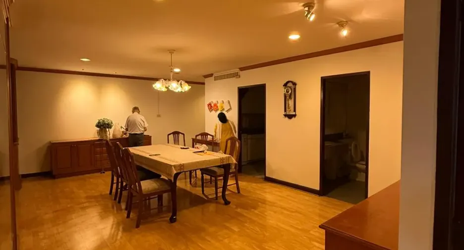 For rent 3 bedrooms condo in Yan Nawa, Bangkok