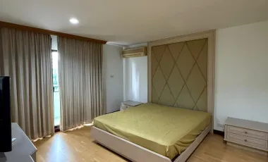 For rent 3 bedrooms condo in Yan Nawa, Bangkok