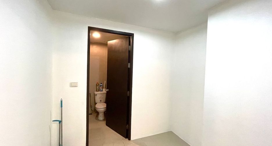 For rent 2 bedrooms condo in Yan Nawa, Bangkok