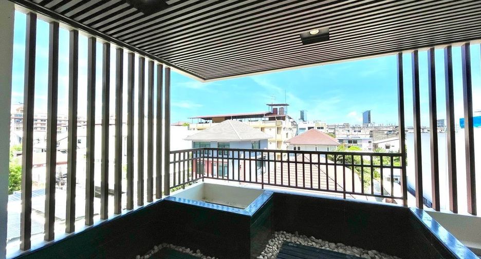 For rent 2 bedrooms condo in Yan Nawa, Bangkok