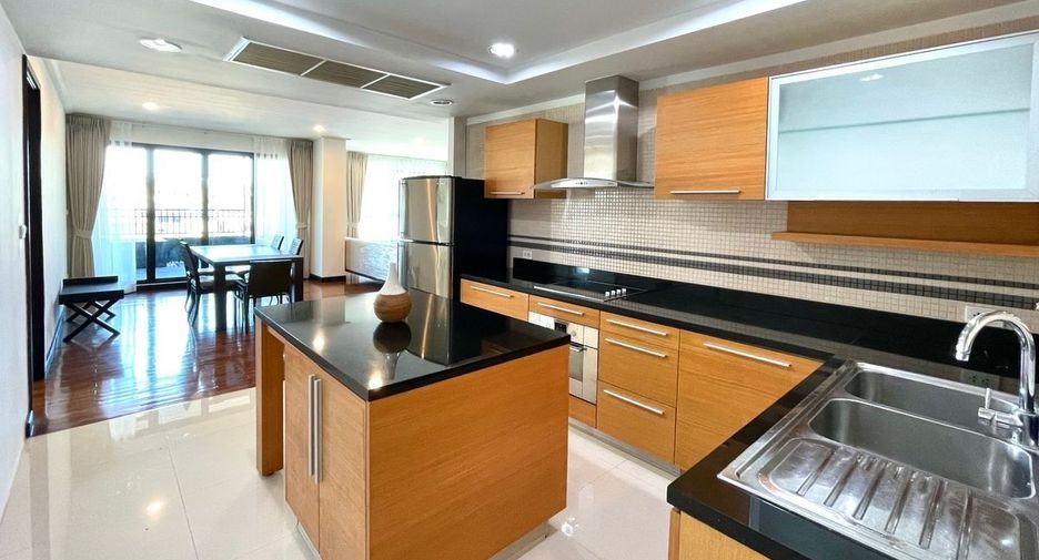 For rent 2 bedrooms condo in Yan Nawa, Bangkok