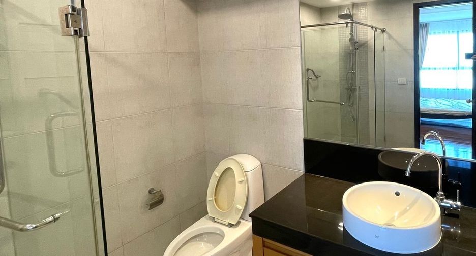 For rent 2 bedrooms condo in Yan Nawa, Bangkok