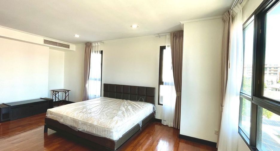 For rent 2 bedrooms condo in Yan Nawa, Bangkok