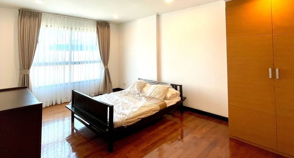 For rent 2 bedrooms condo in Yan Nawa, Bangkok