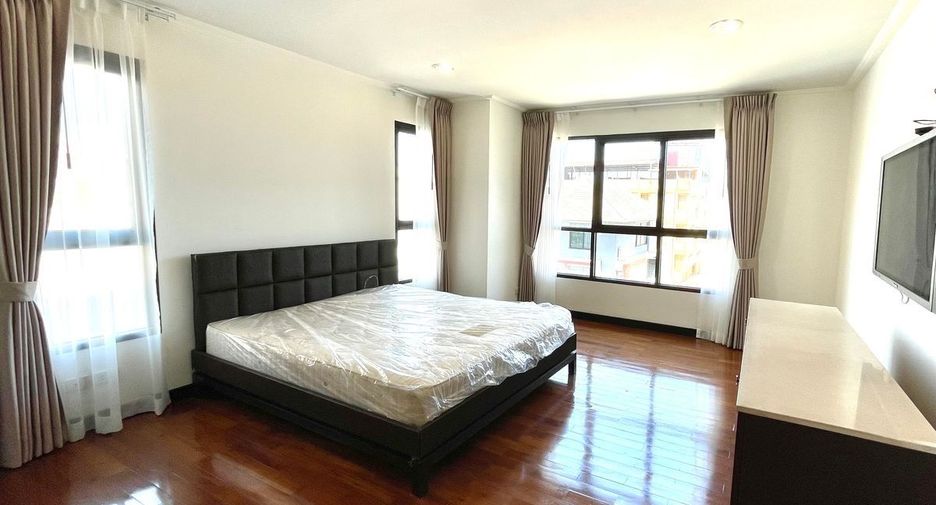 For rent 2 bedrooms condo in Yan Nawa, Bangkok