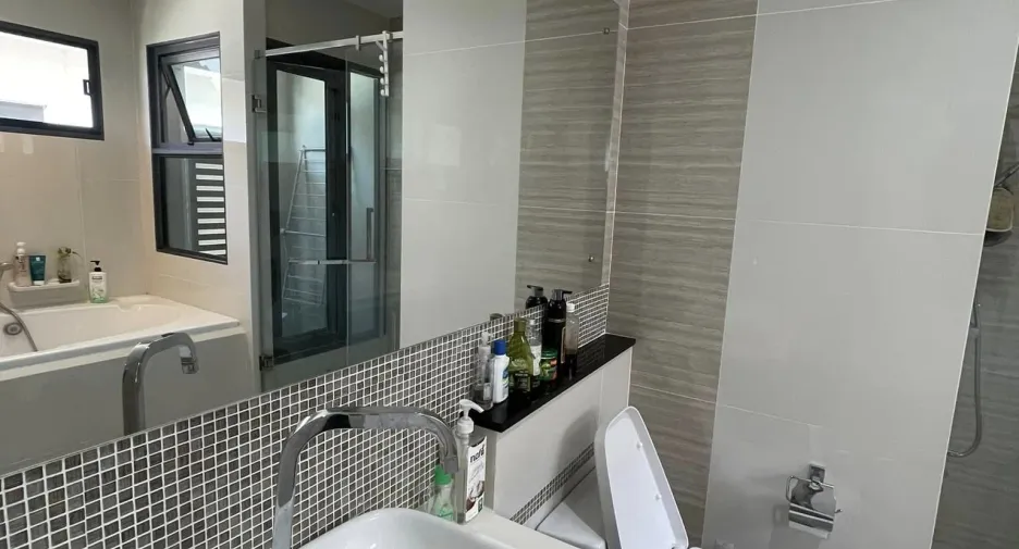 For rent 4 bedrooms house in Suan Luang, Bangkok