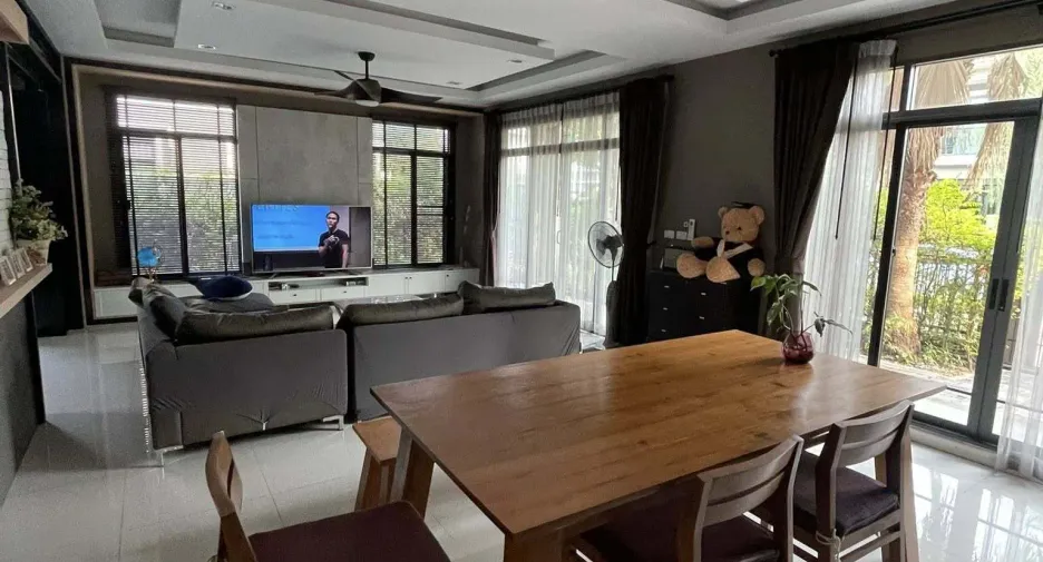 For rent 4 bedrooms house in Suan Luang, Bangkok