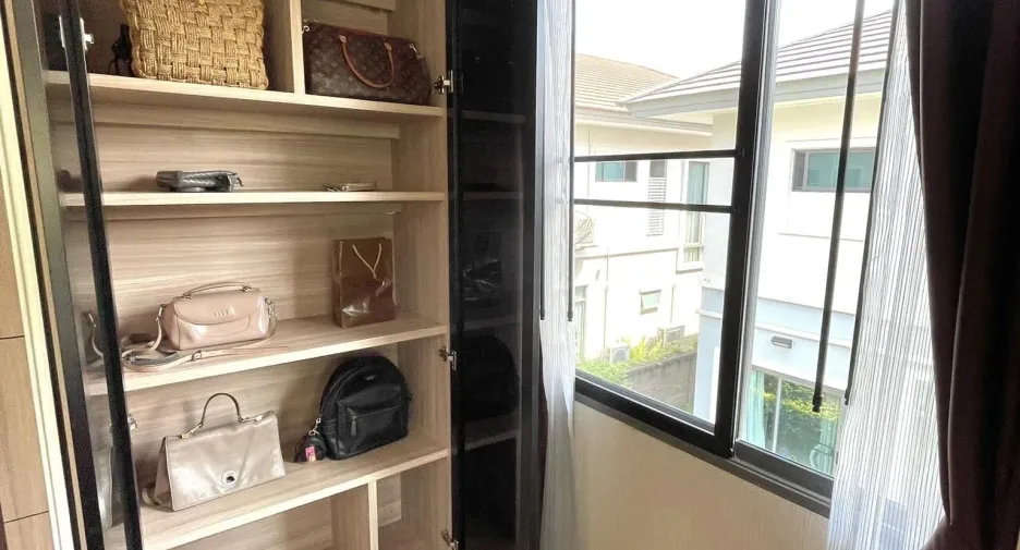 For rent 4 bedrooms house in Suan Luang, Bangkok