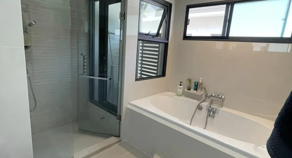 For rent 4 bedrooms house in Suan Luang, Bangkok