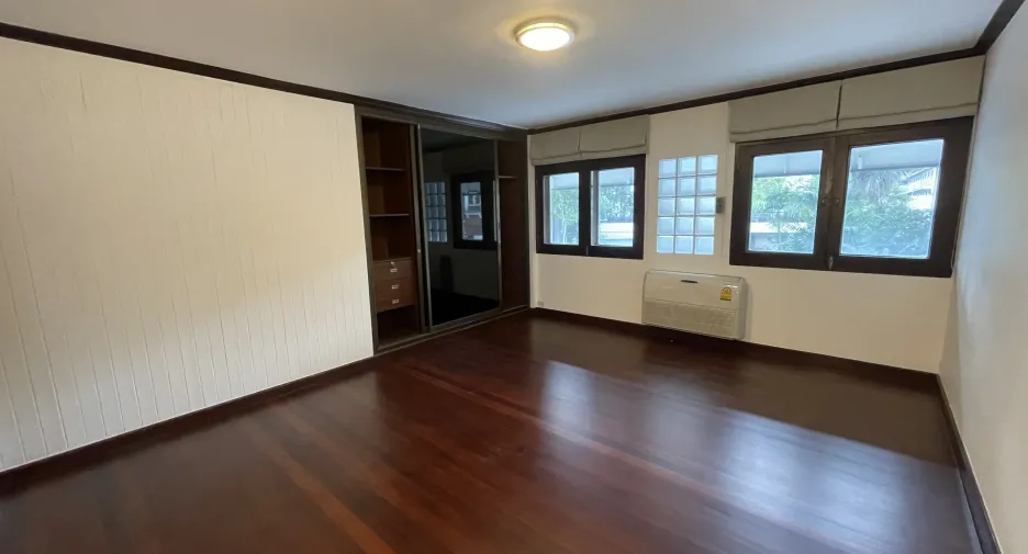For rent 3 bedrooms house in Watthana, Bangkok