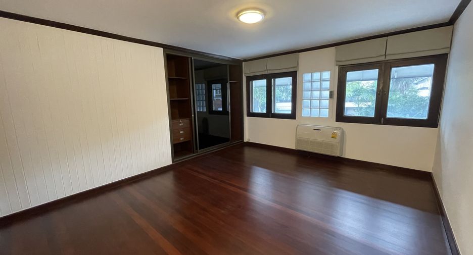 Haus zur Miete mit 3 Zimmer in Watthana, Bangkok