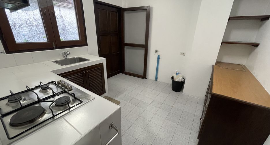 Haus zur Miete mit 3 Zimmer in Watthana, Bangkok