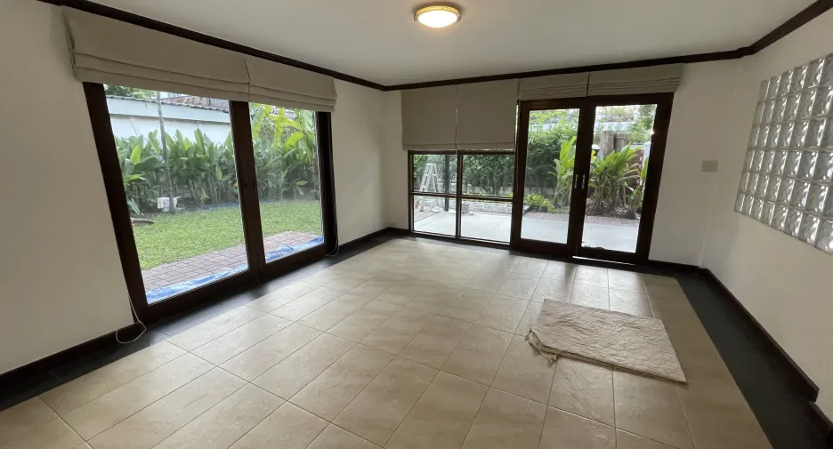 Haus zur Miete mit 3 Zimmer in Watthana, Bangkok