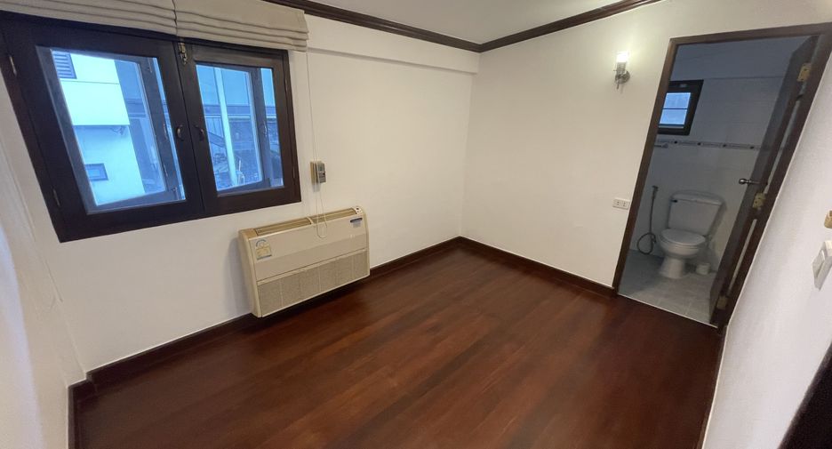 Haus zur Miete mit 3 Zimmer in Watthana, Bangkok