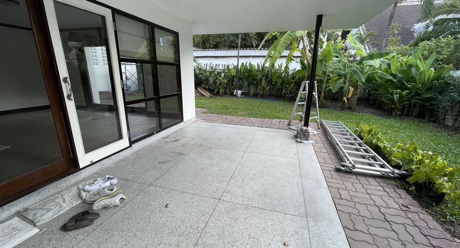 Haus zur Miete mit 3 Zimmer in Watthana, Bangkok