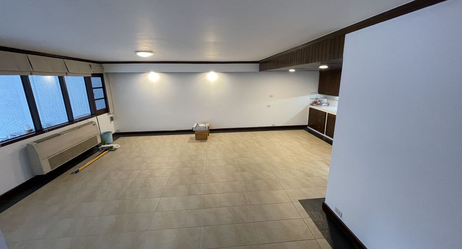 Haus zur Miete mit 3 Zimmer in Watthana, Bangkok