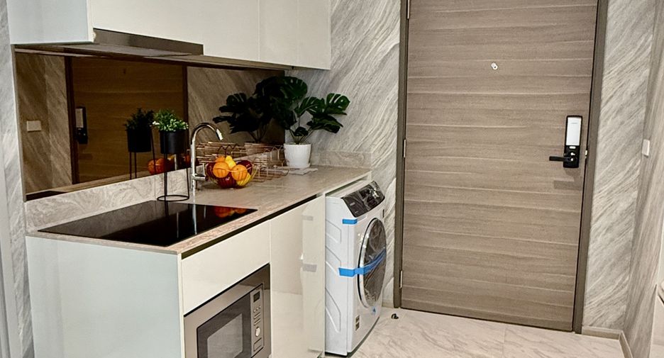 For rent 2 bedrooms condo in Khlong Toei, Bangkok
