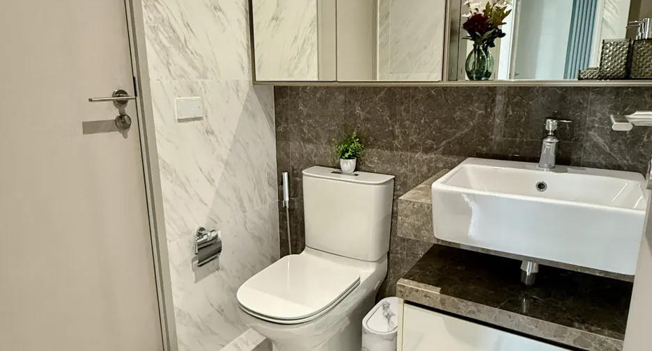 For rent 2 bedrooms condo in Khlong Toei, Bangkok