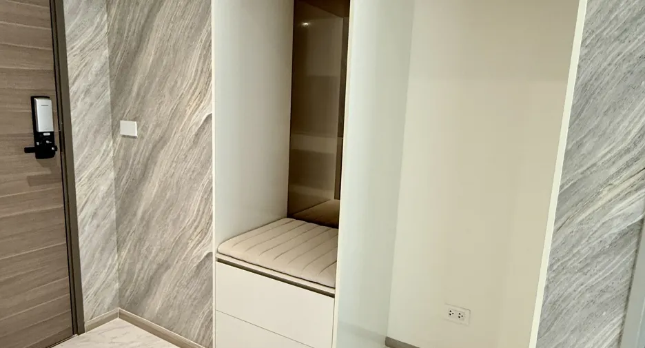 For rent 2 bedrooms condo in Khlong Toei, Bangkok
