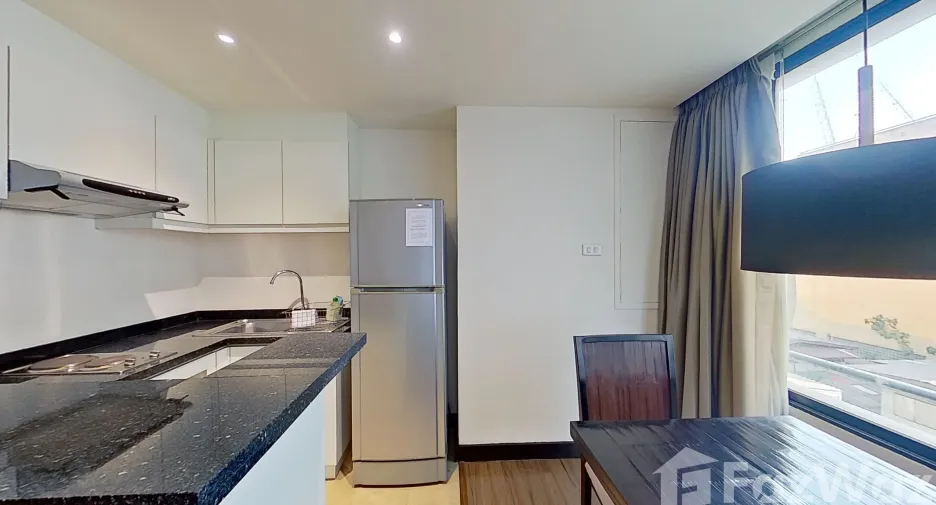 For rent 3 bedrooms apartment in Phaya Thai, Bangkok