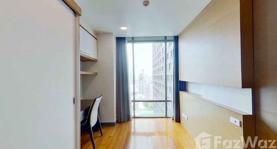 For rent 3 bedrooms condo in Pathum Wan, Bangkok