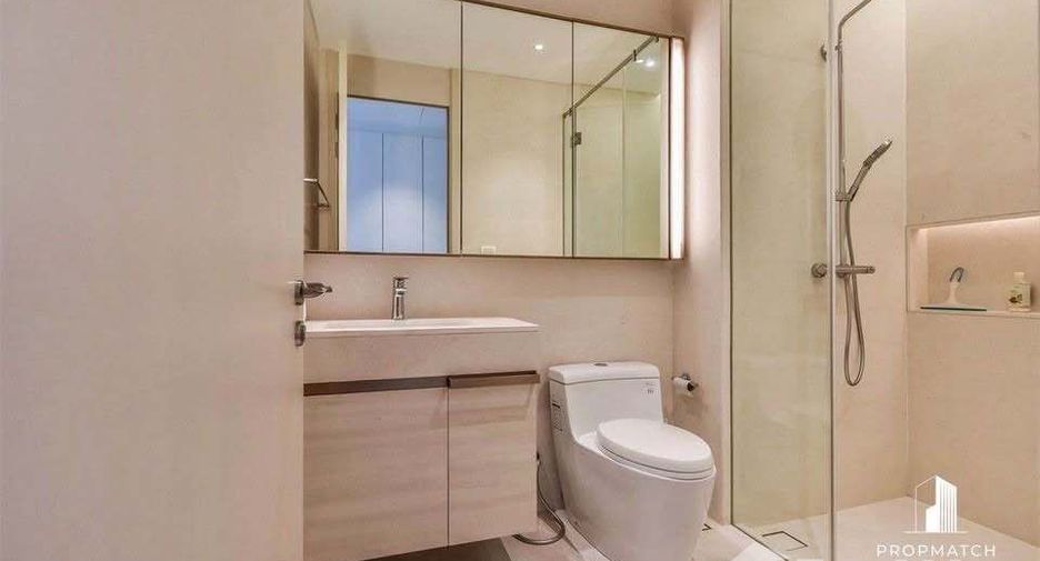 For rent 2 bedrooms condo in Pathum Wan, Bangkok
