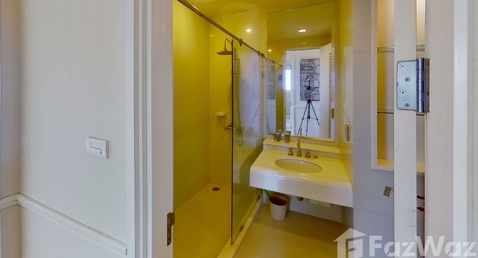 For rent 2 bedrooms condo in Sathon, Bangkok