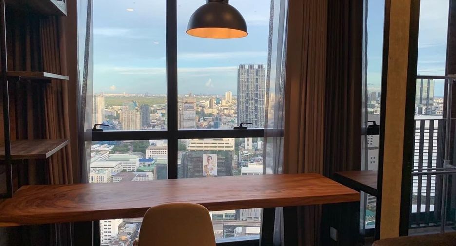 Wohnung zur Miete mit 1 Zimmer in Bang Rak, Bangkok