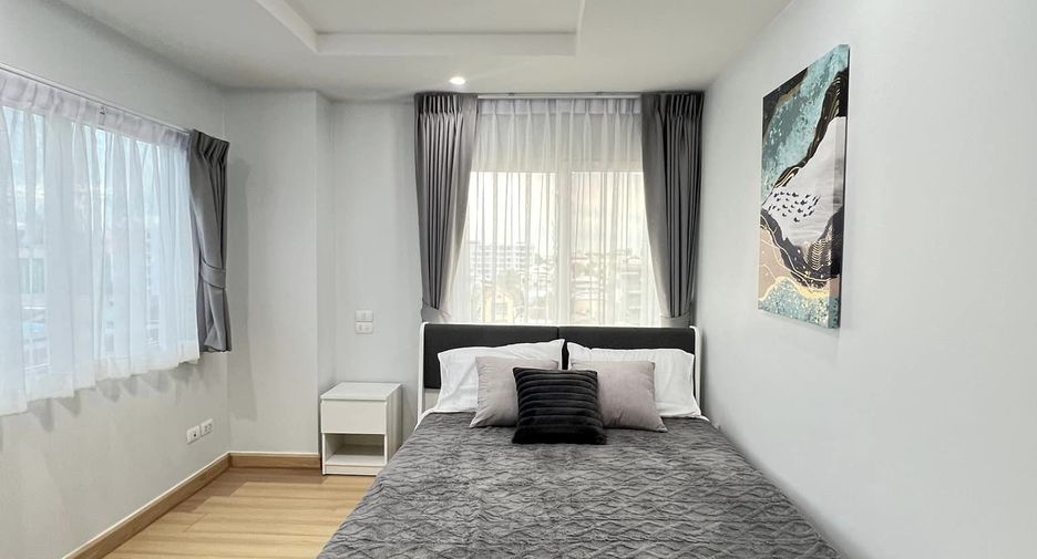 For rent 2 bedrooms condo in Huai Khwang, Bangkok