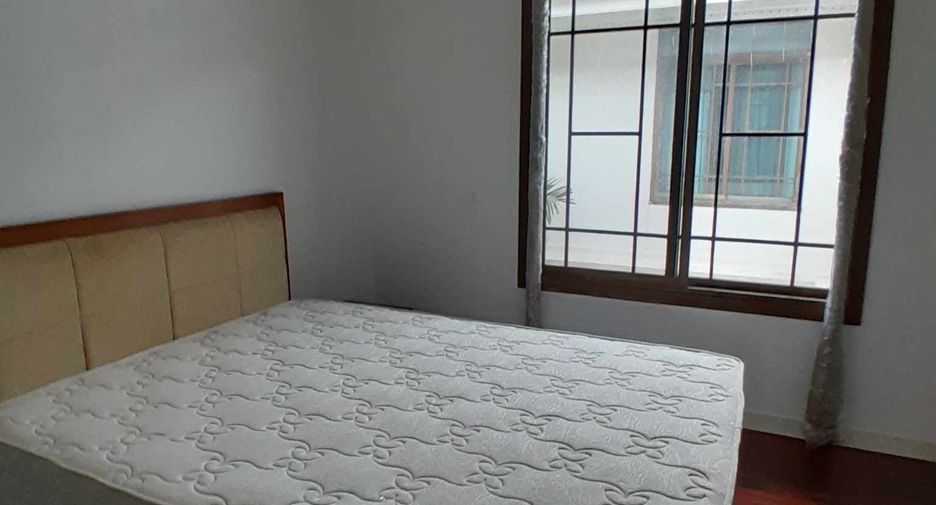 Haus zur Miete mit 5 Zimmer in Suan Luang, Bangkok