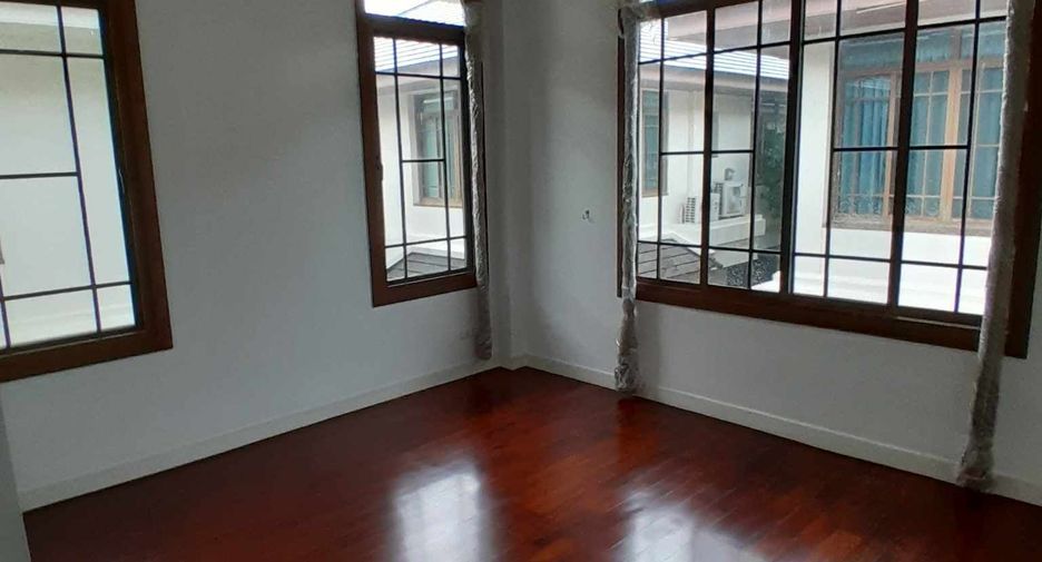 Haus zur Miete mit 5 Zimmer in Suan Luang, Bangkok