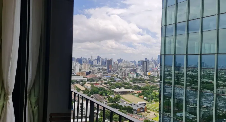 For rent studio condo in Phaya Thai, Bangkok