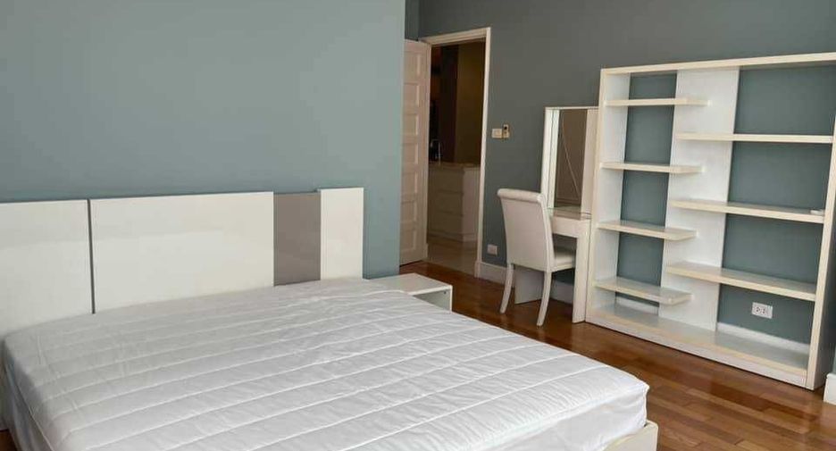 For rent 3 bedrooms condo in Khlong Toei, Bangkok