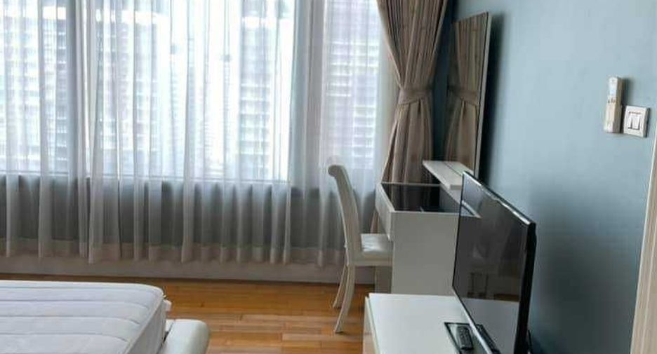 For rent 3 bedrooms condo in Khlong Toei, Bangkok