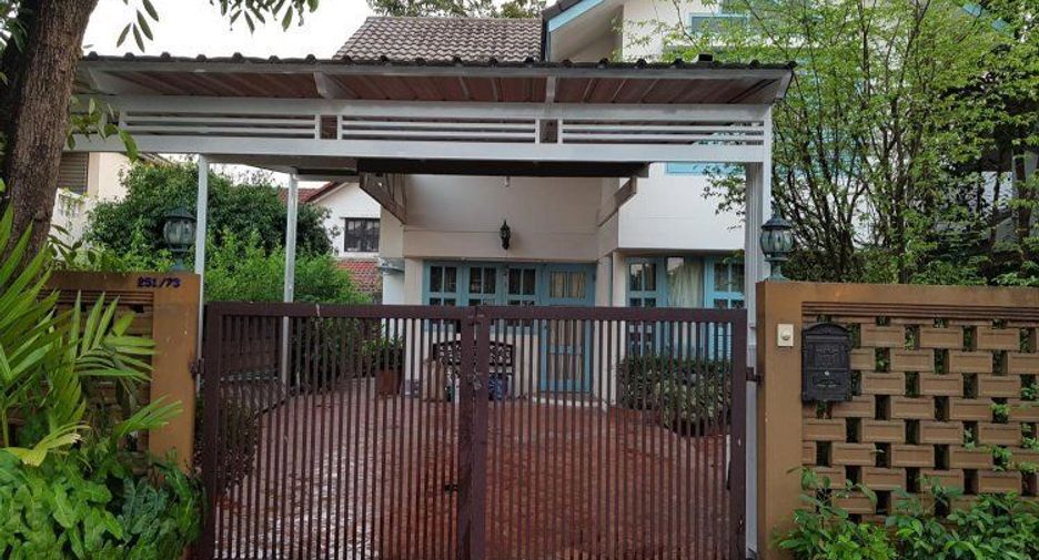 For rent 3 bedrooms house in Saphan Sung, Bangkok