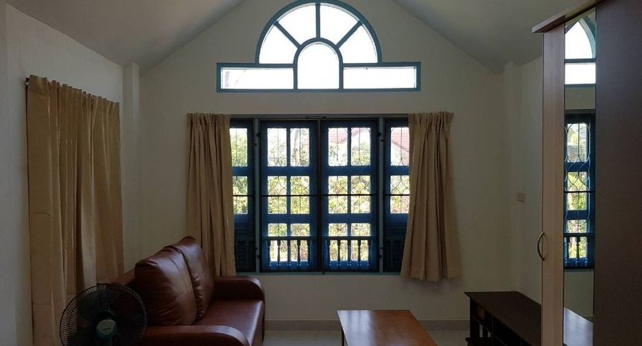 For rent 3 bedrooms house in Saphan Sung, Bangkok