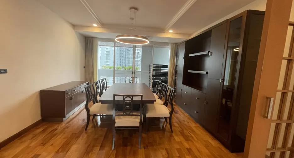 À louer 3 chambres appartement à Khlong Toei, Bangkok