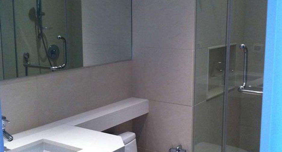 For rent 3 bedrooms condo in Pathum Wan, Bangkok