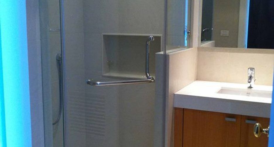 For rent 3 bedrooms condo in Pathum Wan, Bangkok