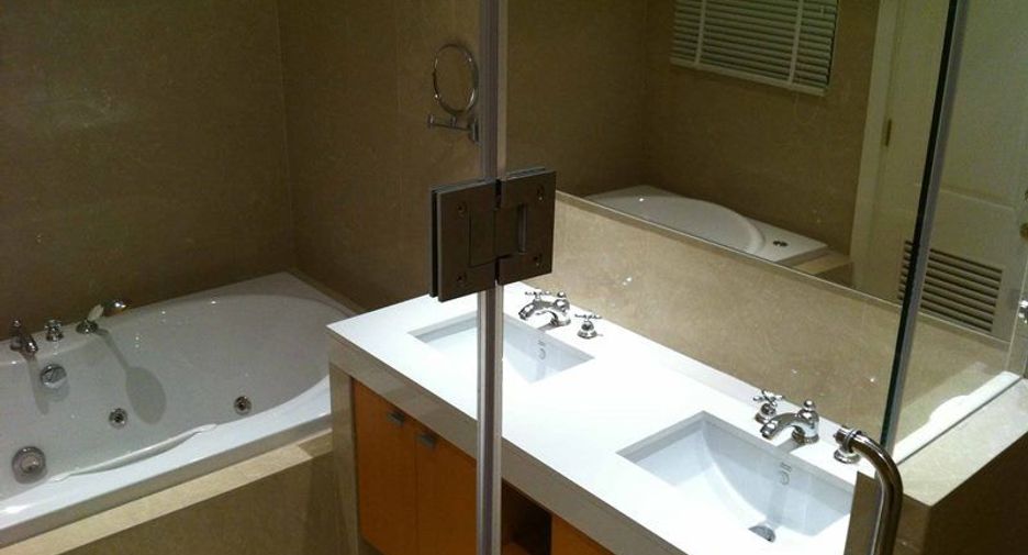 For rent 3 bedrooms condo in Pathum Wan, Bangkok