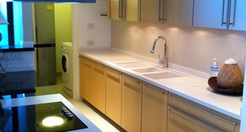 For rent 3 bedrooms condo in Pathum Wan, Bangkok
