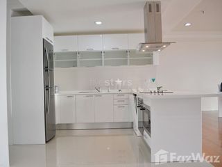 For rent 3 bedrooms condo in Pathum Wan, Bangkok