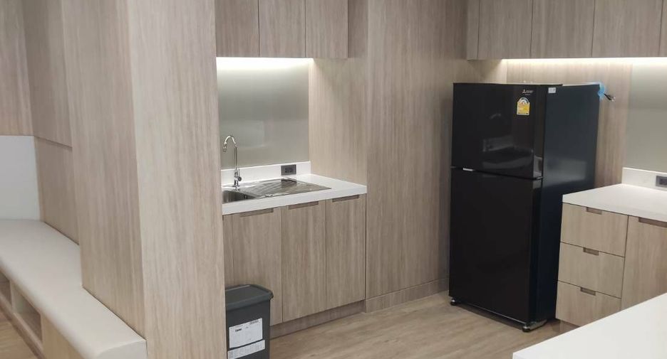 For rent 3 bedrooms apartment in Khlong Toei, Bangkok