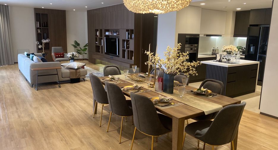 For rent 3 bedrooms apartment in Khlong Toei, Bangkok