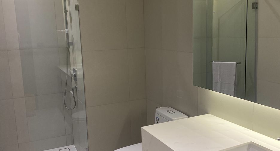 For rent 3 bedrooms apartment in Khlong Toei, Bangkok