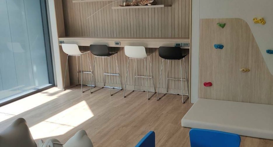 For rent 3 bedrooms apartment in Khlong Toei, Bangkok