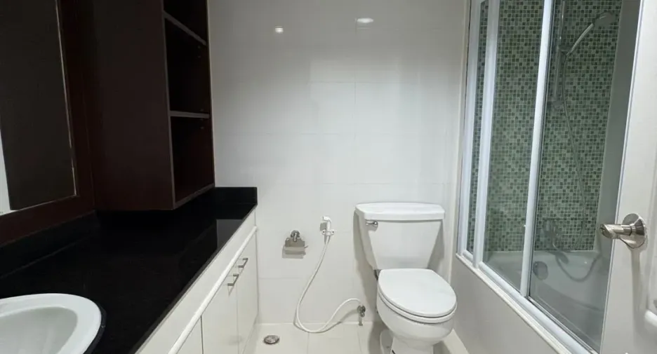 For rent 2 bedrooms condo in Pathum Wan, Bangkok